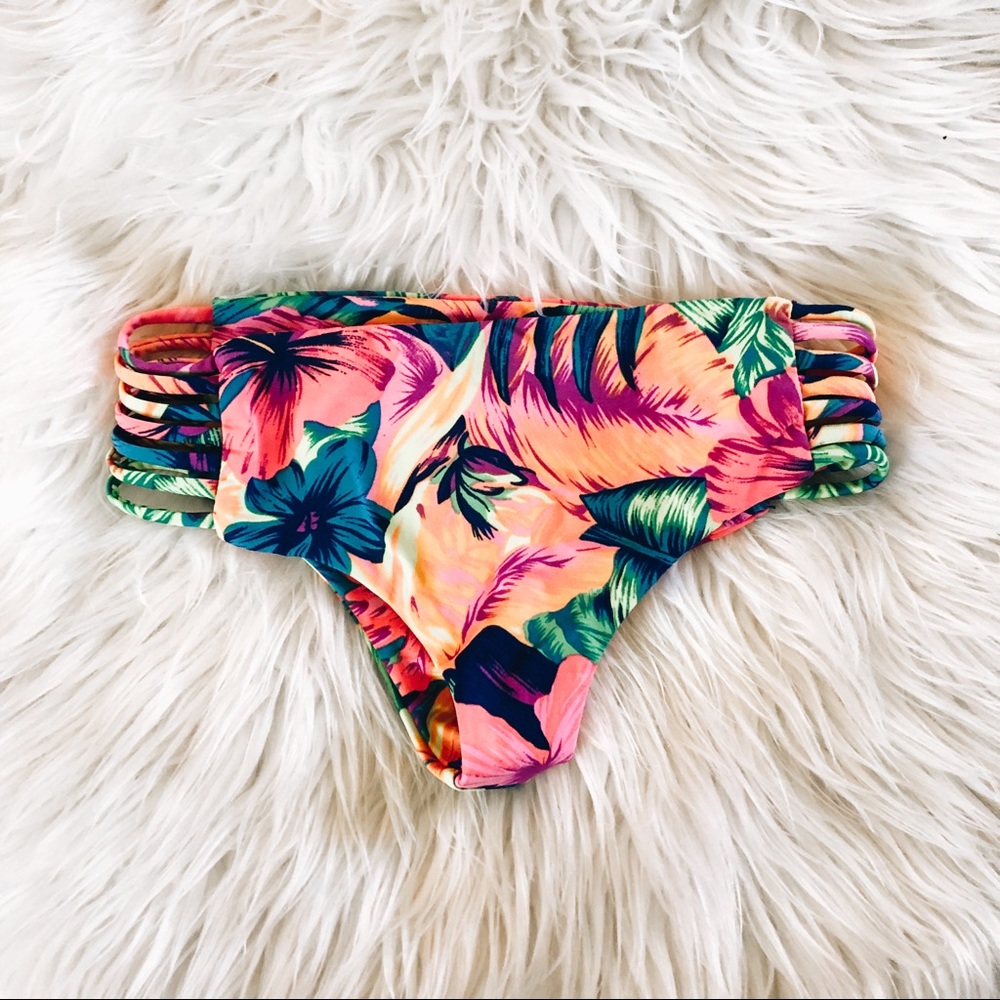 Stone fox swim Tahiti print bottom 🌺